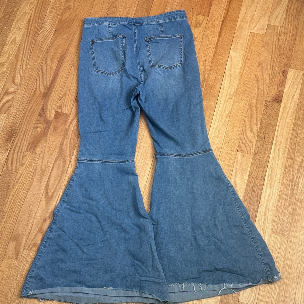 We The Free Float On Flares CLOSET CLEAN OUT- 50%off! - Picture 3 of 3